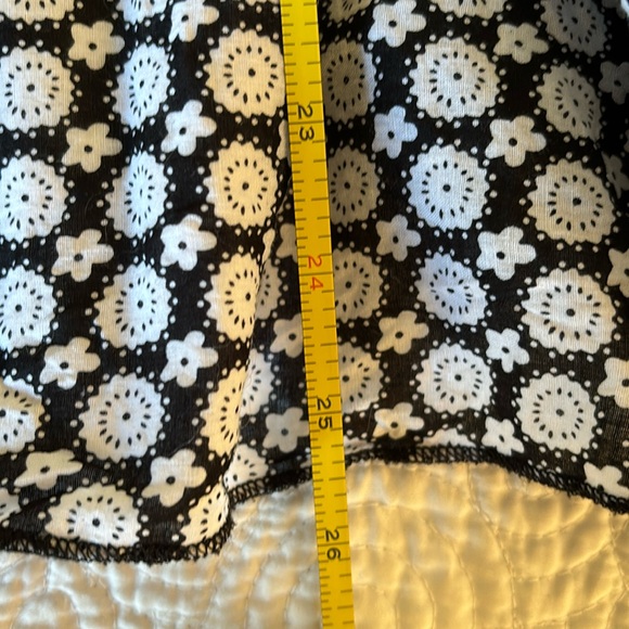 Black & White Pleated Skirt - Picture 2 of 6